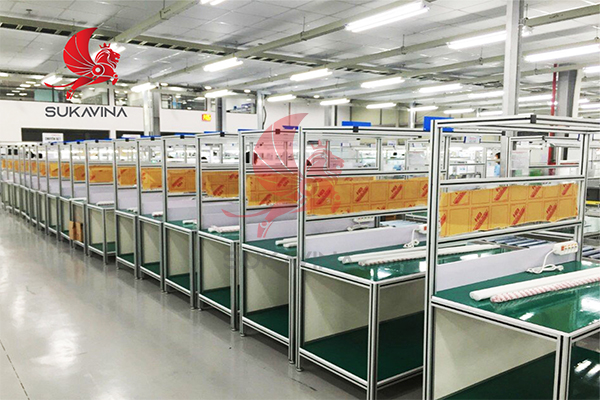 Sukavina lắp đặt b&agrave;n thao t&aacute;c nh&agrave; xưởng